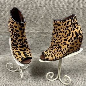 Kuda leopard print peep toe wedge calf hair booties sz 6 Naughty Monkey NEW